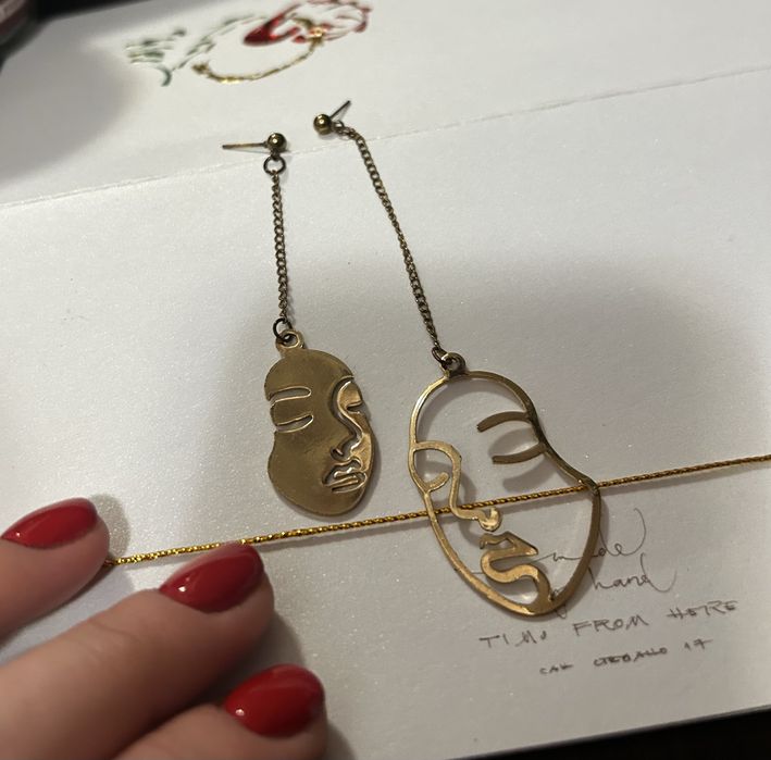 Висящи обици ( дълги асиметрични обеци )