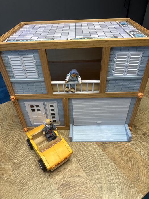 Детска играчка, къща с кола.