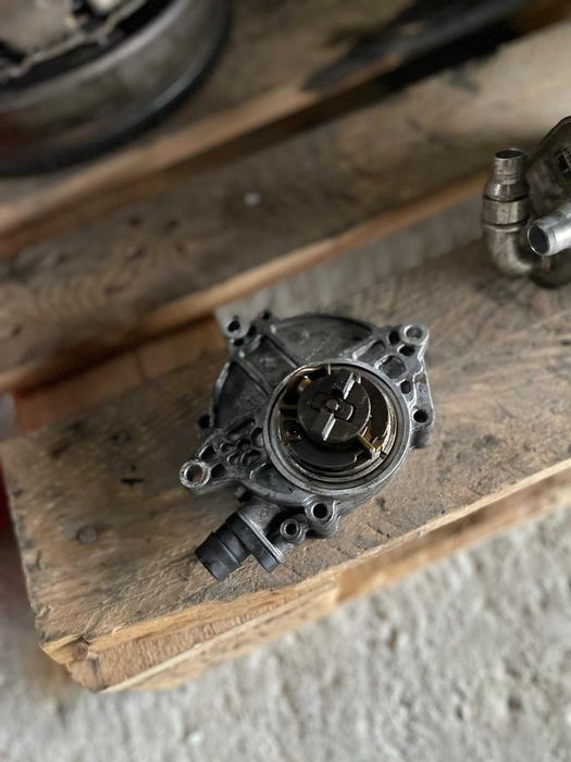 Вакуум помпа BMW E81/E82/87/E90/E91/E92