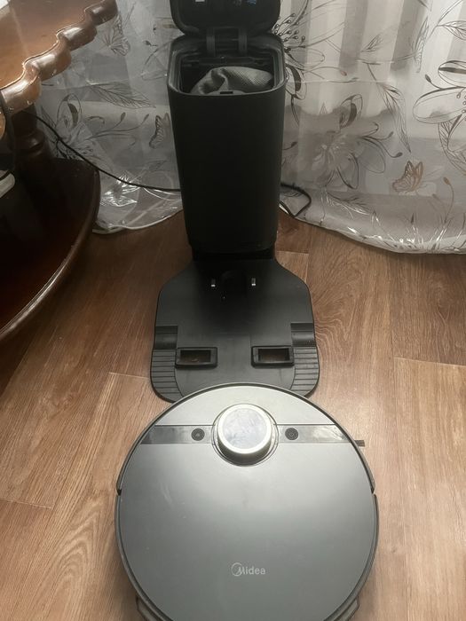 Продам робот пылесос !