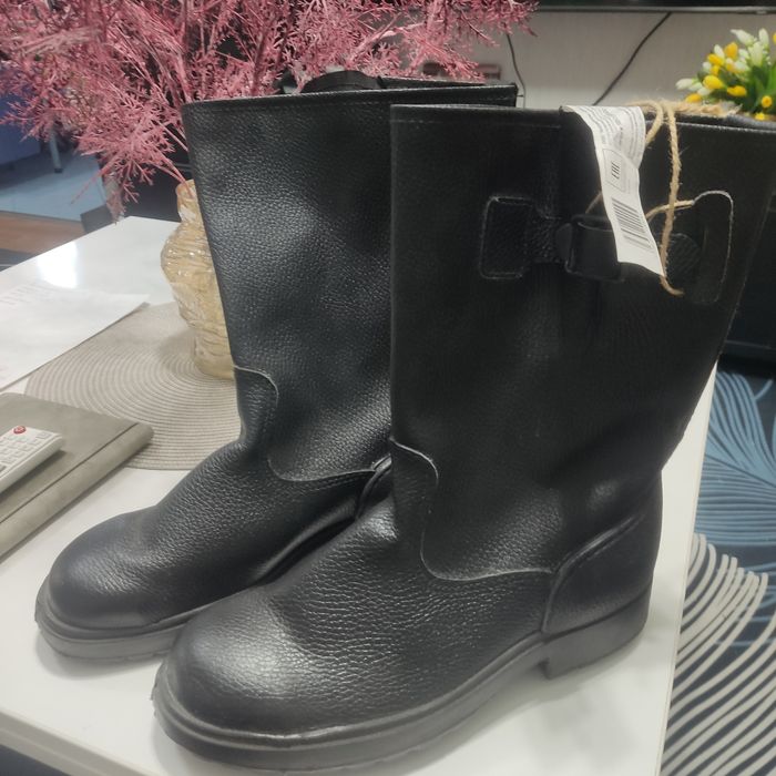 Сапоги мужские  . Отличного качества !  Размер 43 россия