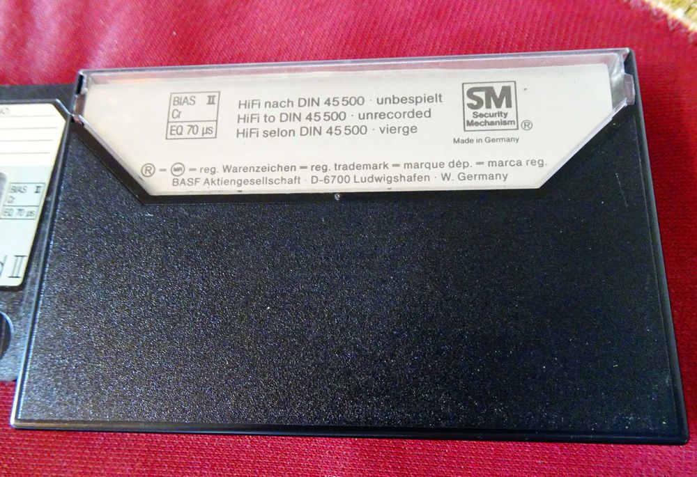 BASF аудиокасета със Santana и Mick Jagger.