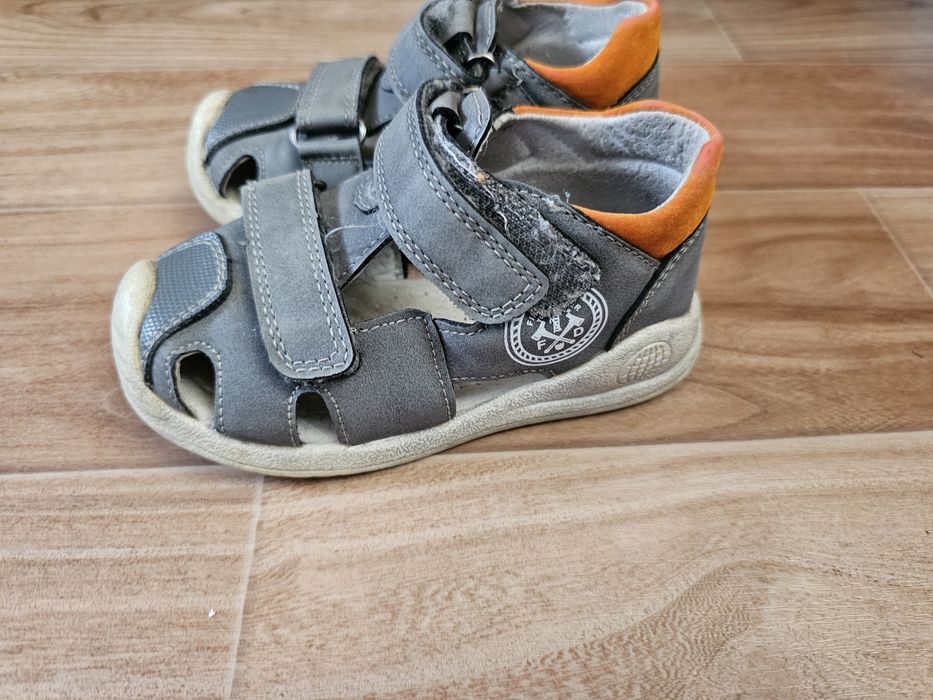 Сандали и кроссовки 24 размер