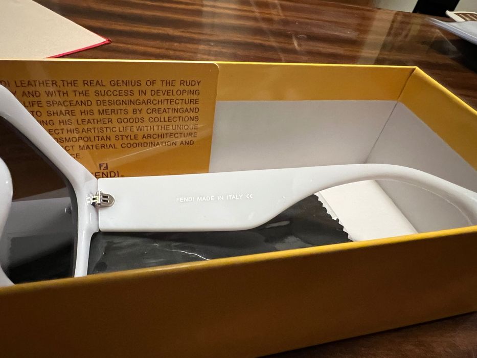 Дамски бели очила - чисто нови