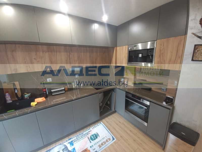 Продава се Тристаен апартамент в София, Витоша - 120 кв.м за 2917 €/кв.м - Снимка #3