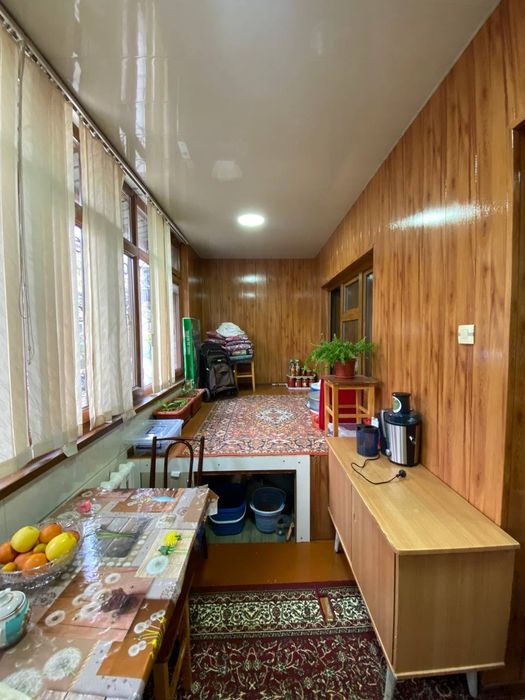 Srochna sotiladi 4/1/4 honali uy 1 chi gor banisa yaqinida
