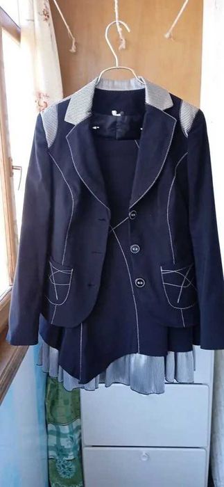 Продам костюмы 46-48 размеров