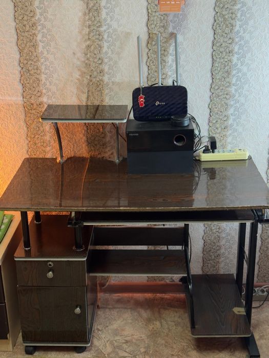 Продам компьютерный стол!!!