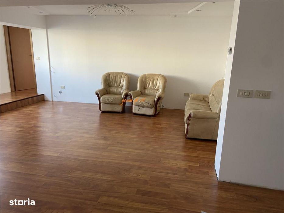 Apartament 4 camere transformat in 3 camere , zona ultracentrala Piata — fotografia 3