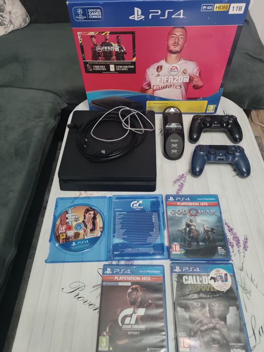 Playstation 4 slim 1TB.
