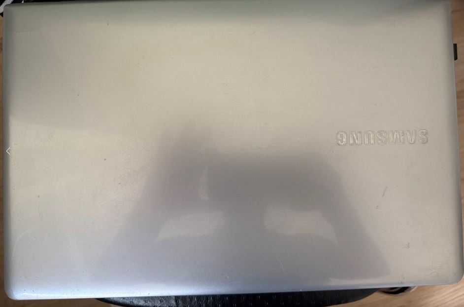 Noutbook Samsung CORE I3 100$