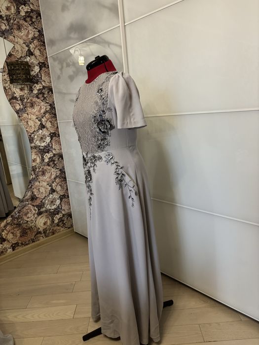 Продам недорого вечерние платья