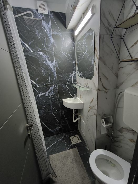Închiriez garsonieră