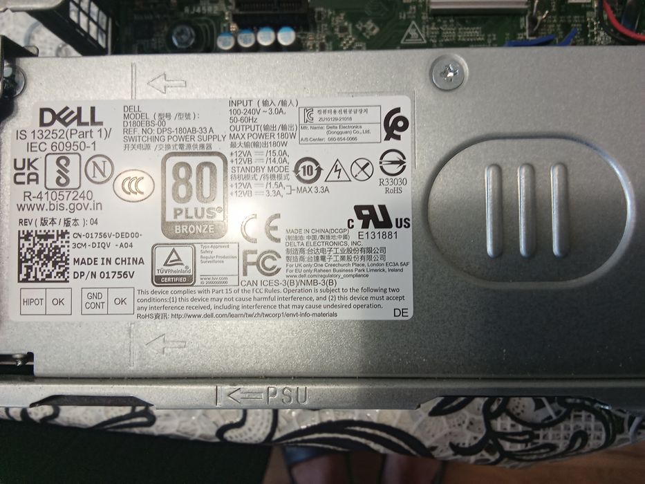 Маркова компютърна кутия Dell Vostro 3030SF със захранване дънна платка и лицензиран Уиндоус 11 про.
