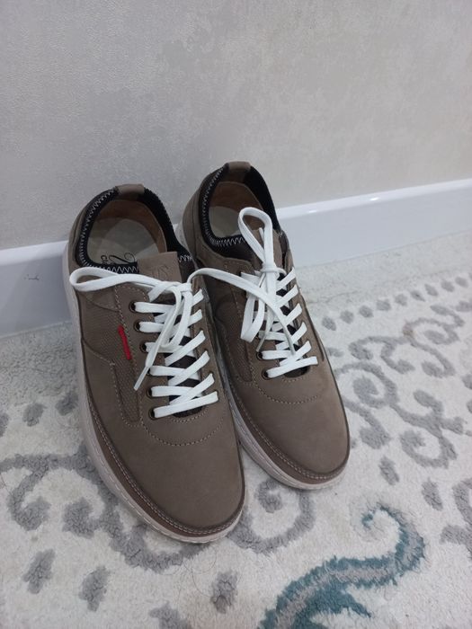 Продаются мужские кожанные кросовки 40 размера  Премиум