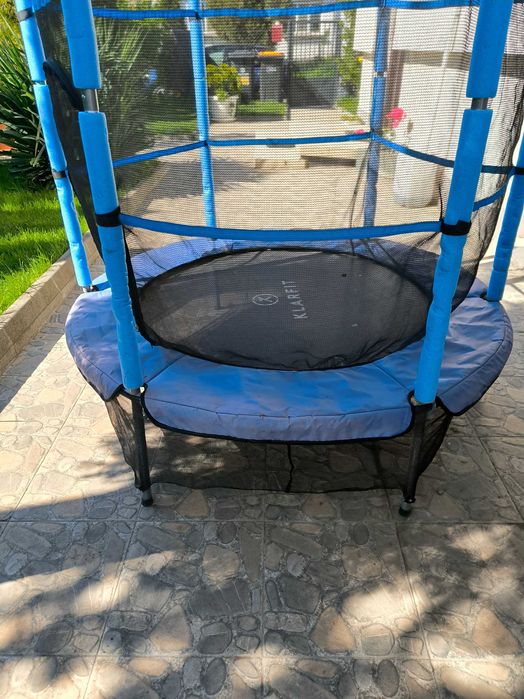 Продавам запазен детски батут