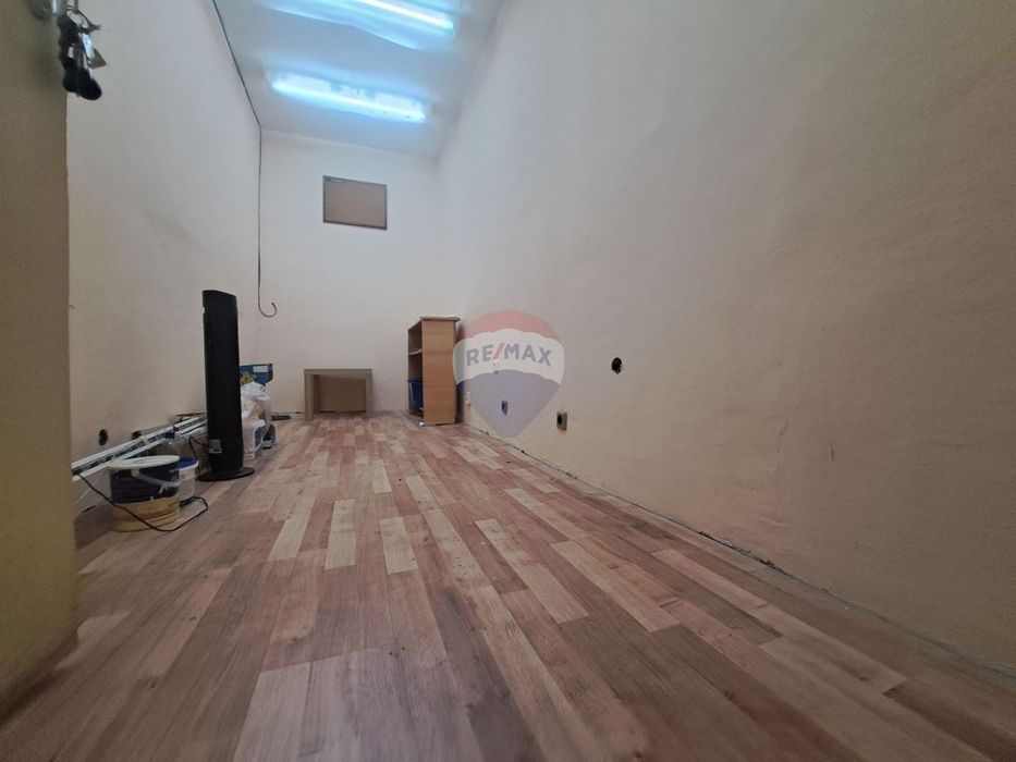 Дава се под наем Склад в Варна, Зимно кино Тракия - 8 кв.м за 91.8 € - Снимка #1