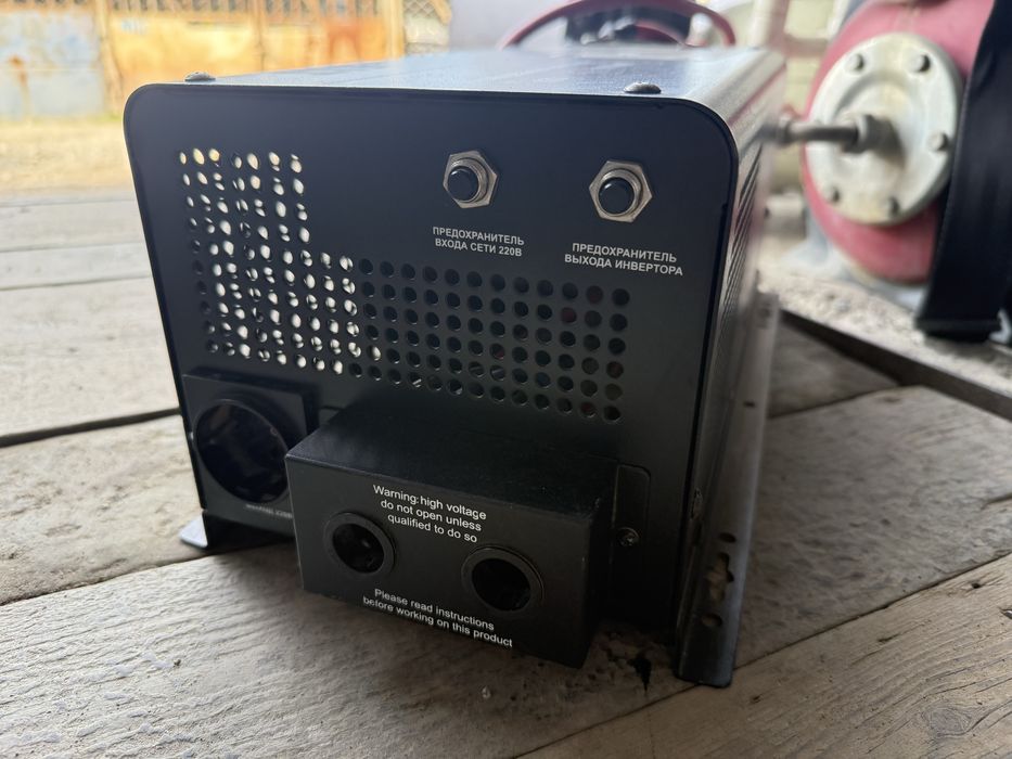 * ELT инвертор напряжения 2000W в отличном состоянии 12v - 220v