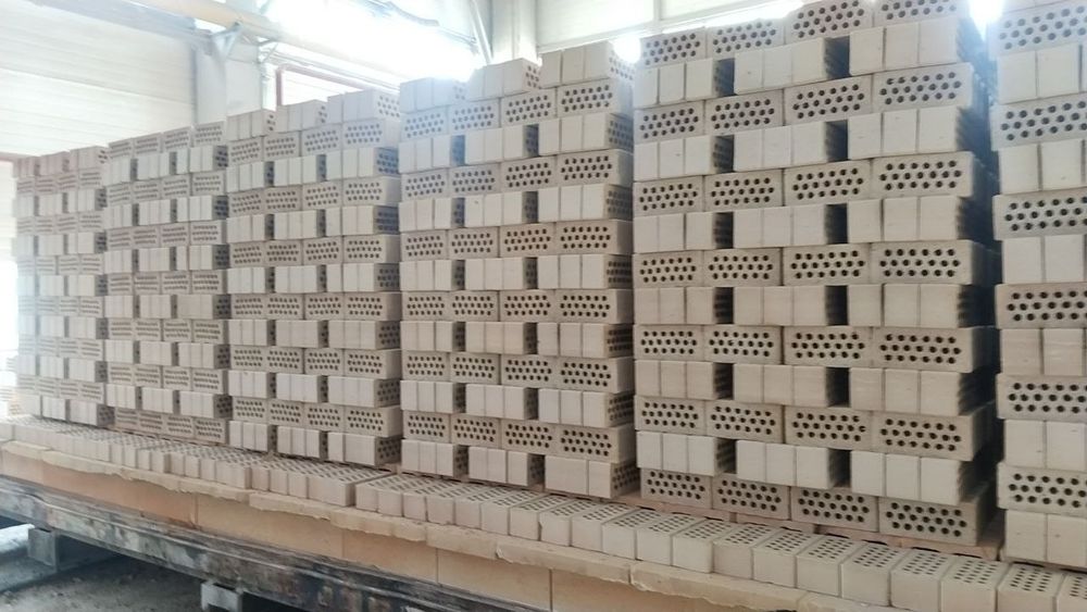 Гишт кирпич прямой с завода производителя. Цена с доставкой  в полетах