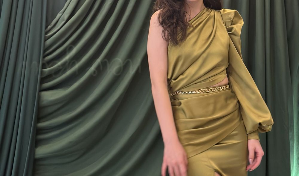 Вечернее платье с вырезом