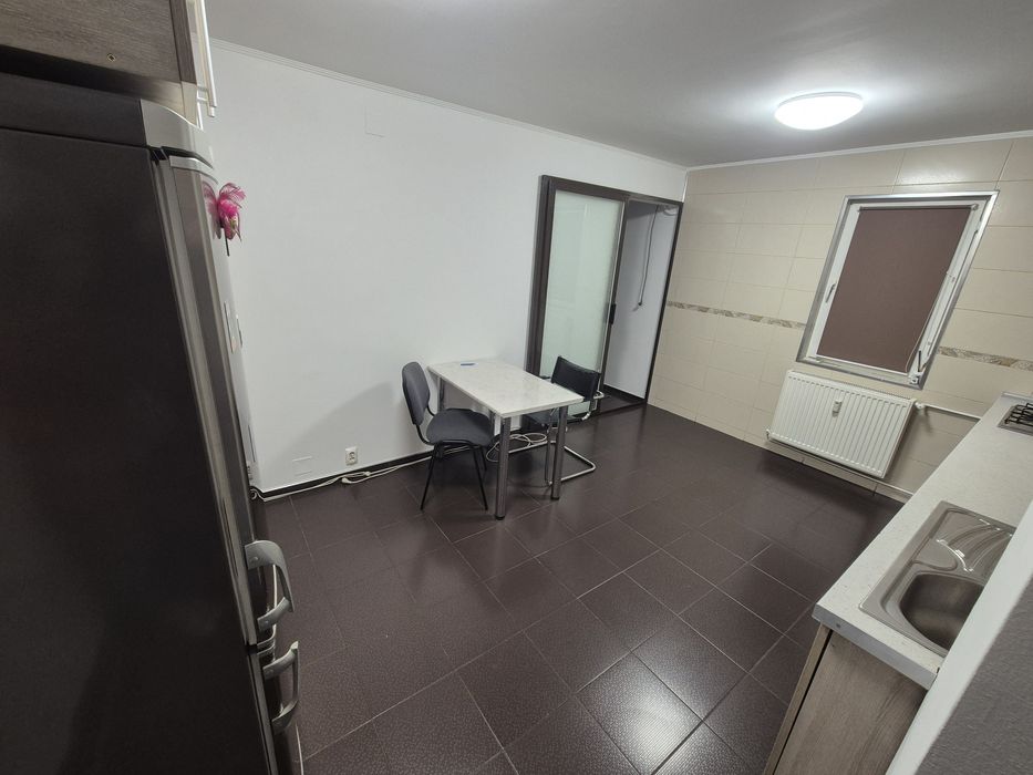 Inchiriez apartament  Piata Gorjului