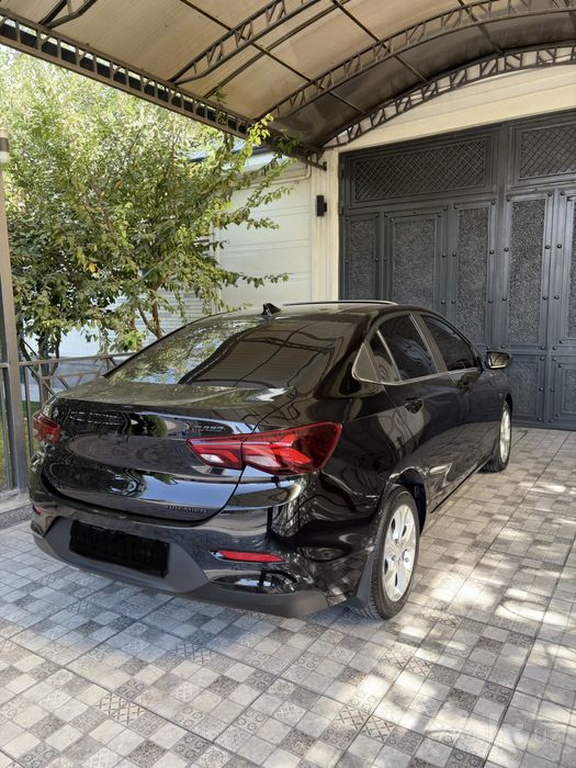 Chevrolet Onix Premier 2
