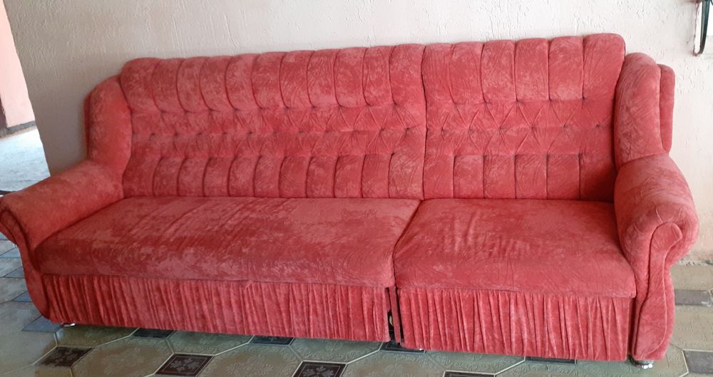 Продам диван для гостины