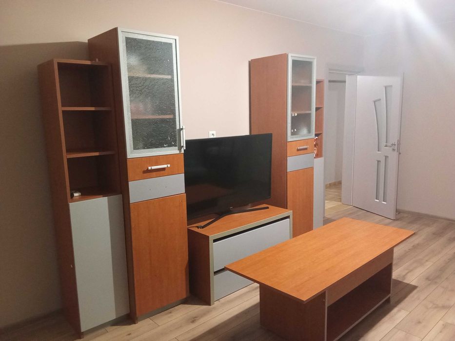 Продавам секция и маса