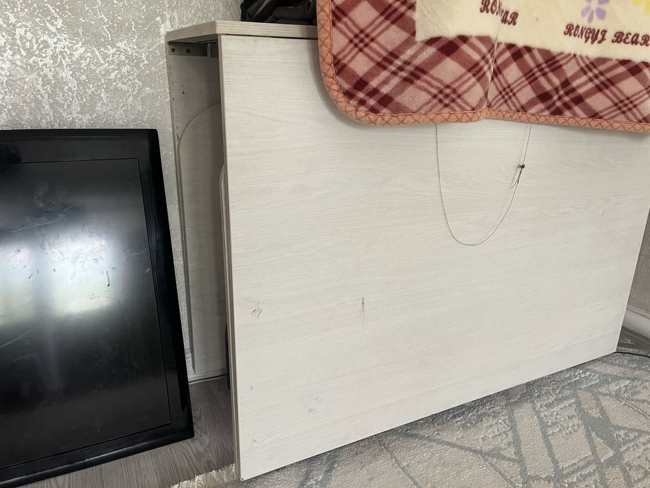 Продам срочно стол