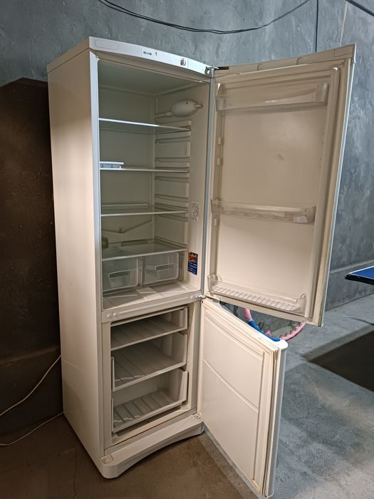 Muzlatgich indesit