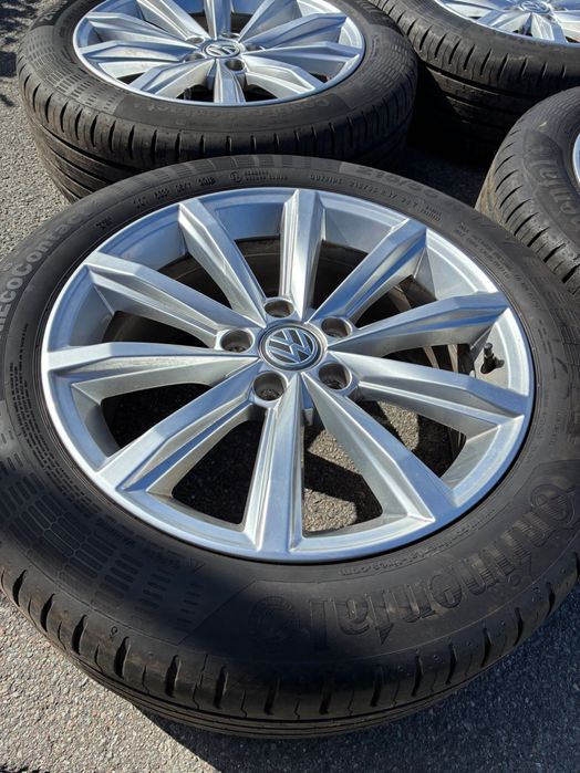 Продавам оригинални 17 цолови джанти Volkswagen с гуми