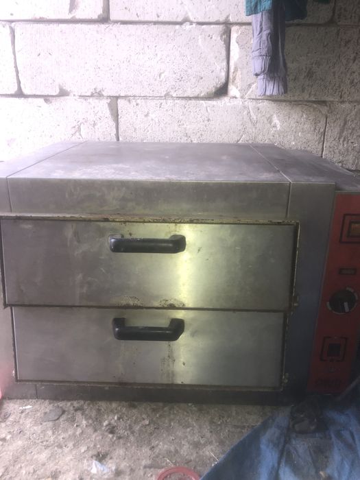 Cuptor pentru pizza pe piatra