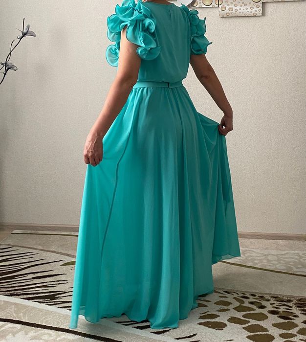 Продаю платье голубого цвета