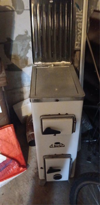 Sobă metalică pe lemne – stare bună