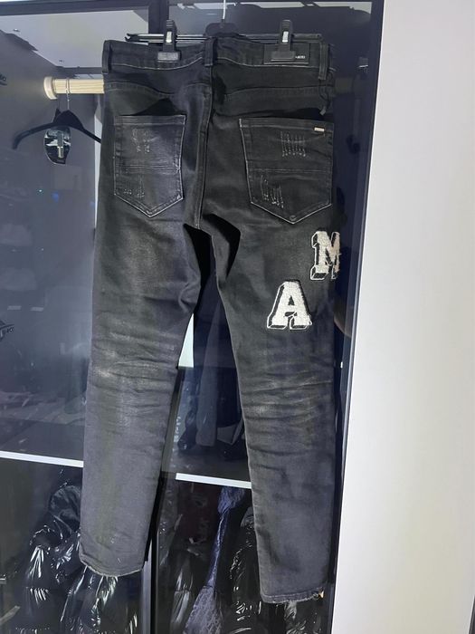 Model nou Blugi Amiri