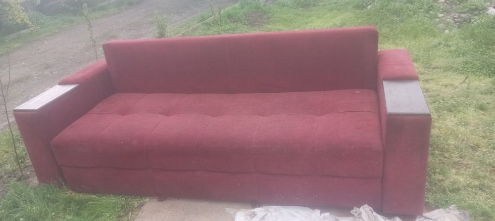 Диван в хорошем состоянии