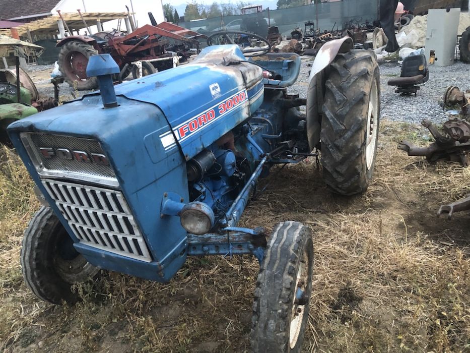 Dezmembrez ford 3000 tractor