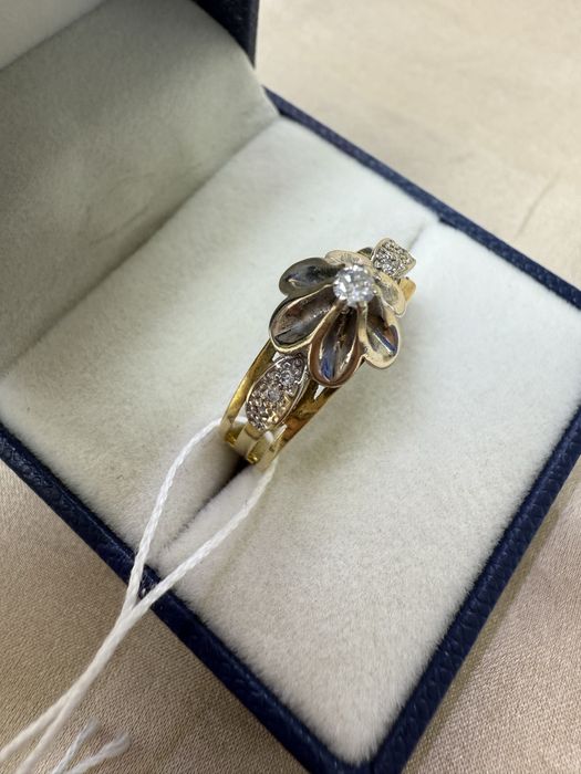 Золотое кольцо с бриллиантами