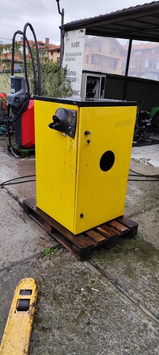 Шкаф за прахосмукачка