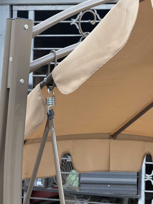 Садовая качеля с навесом на 3 места – комфорт и стиль на вашей террасе