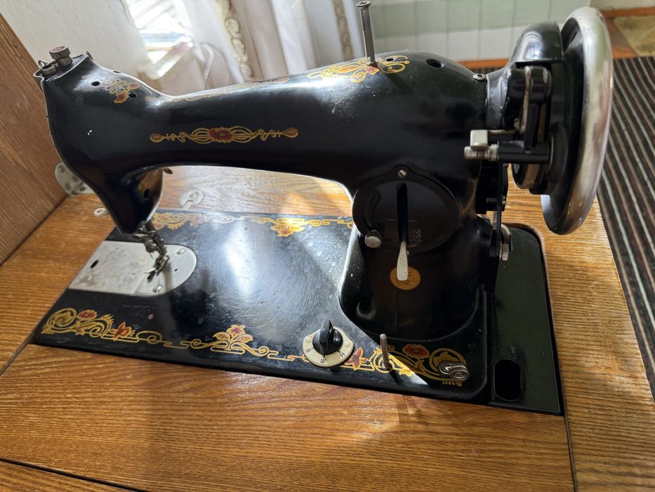 Продам швейную машинку