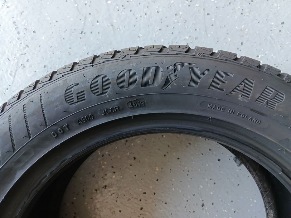 225.55.17 Goodyear All Season Second-hand