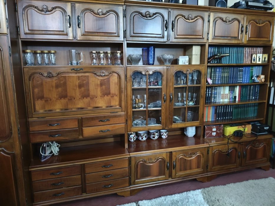 Продаю стенку в хорошем состоянии