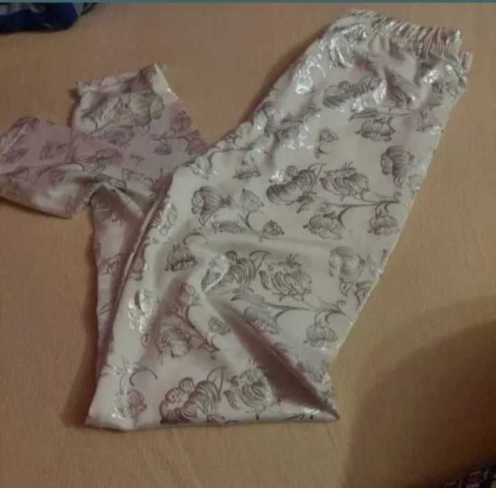 Colant alb imprimeu floral argintiu