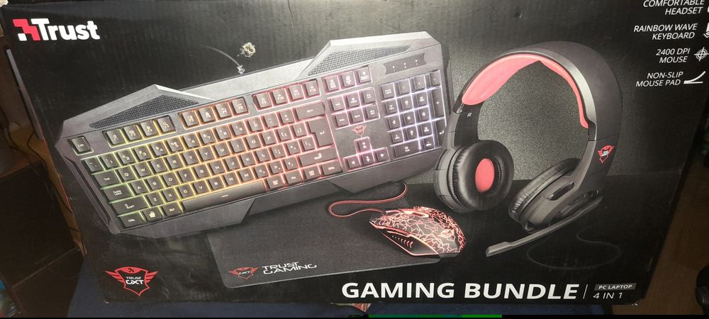 Kit gaming tastatura mouse căști și mouse pad