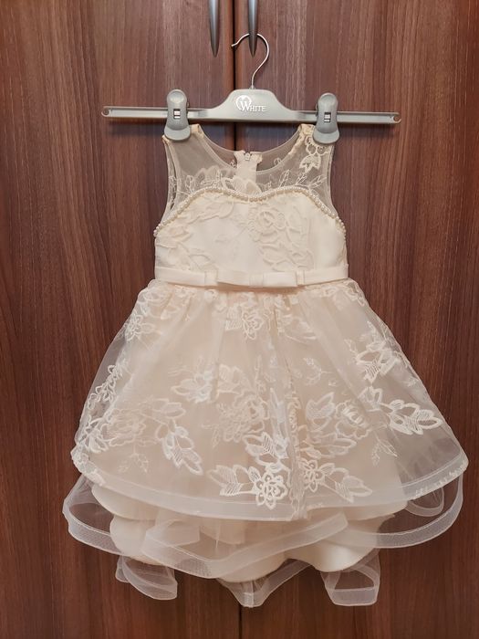 Нарядное платьюшко,   на 2-3,5-4-,5 лет