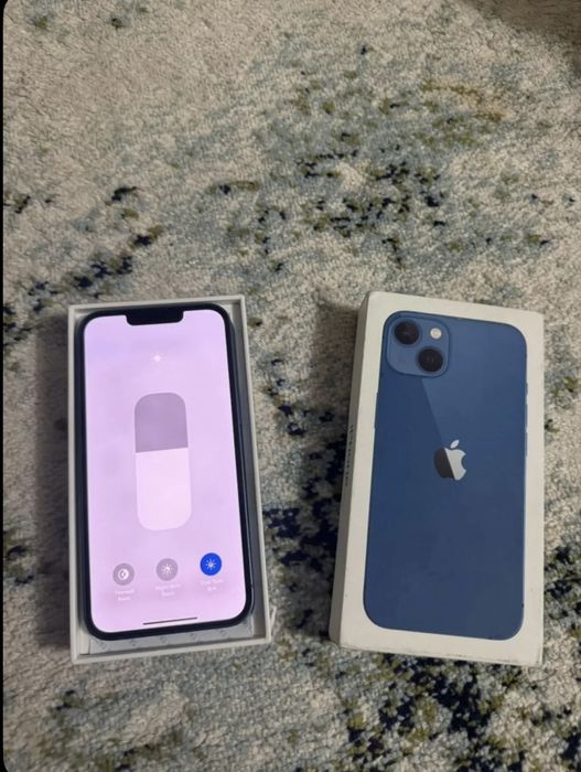 Продам срочно айфон 13 синий