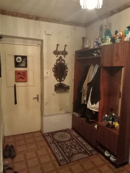 Чиланзар-24.  3/5/5  70м2 Кирпич крыша Чердачная.