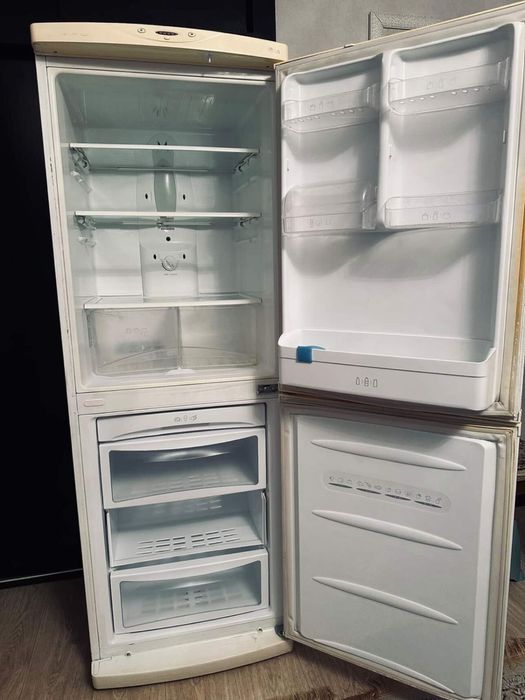 Холодильник 2х камерный