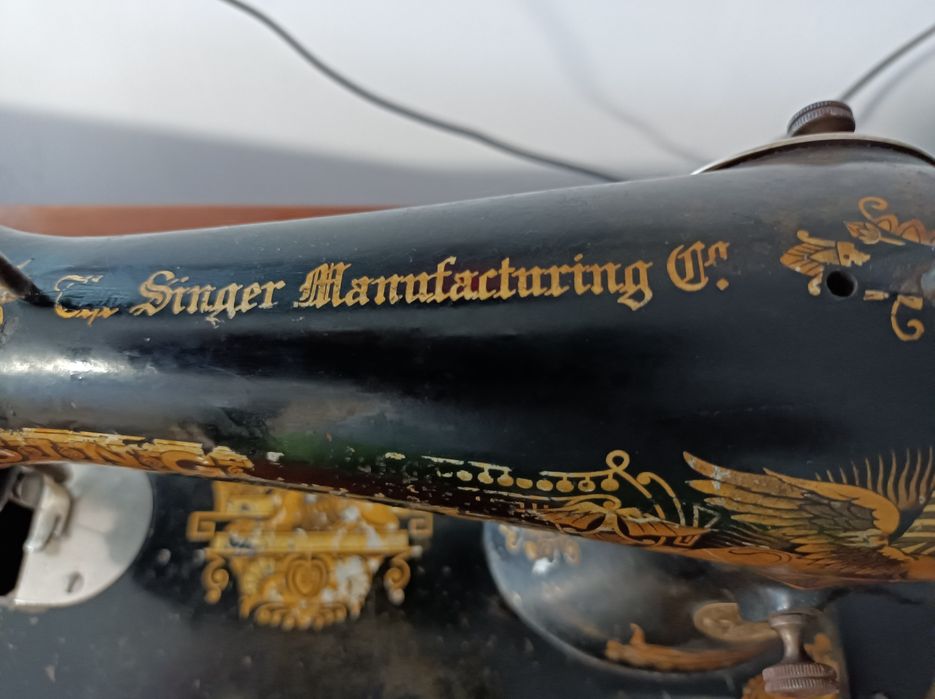 Vând sau la schimb Singer în stare bună de funcționare și estetică.